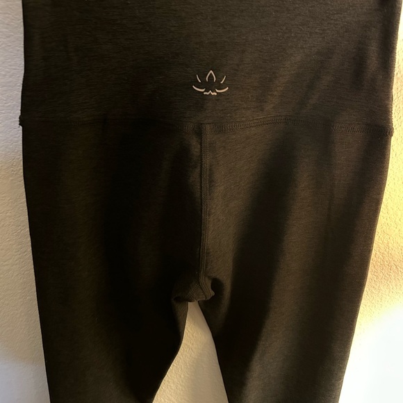 BEYOND YOGA SPACEDYE AT YOUR LEISURE LEGGINGS SIZE SMALL EUC - Picture 8 of 12